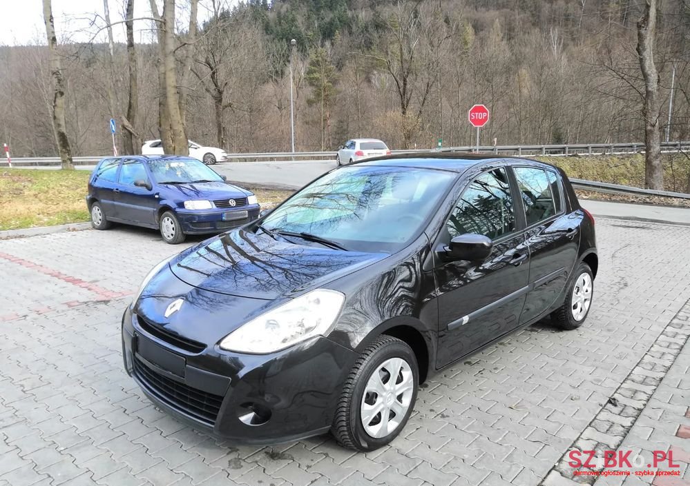 2009' Renault Clio photo #6