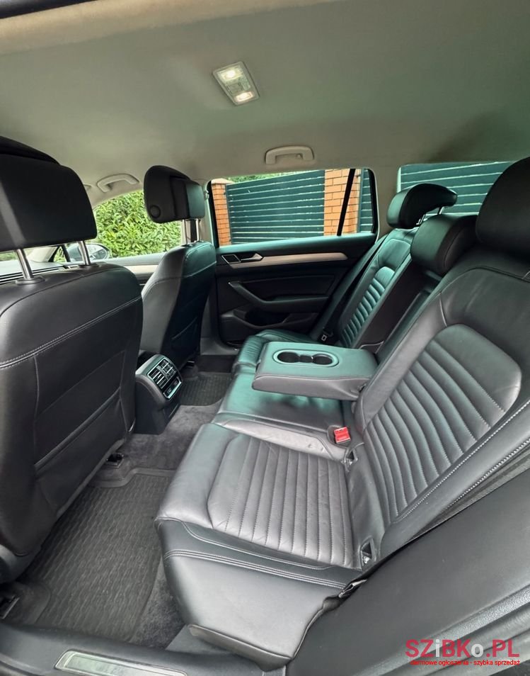 2015' Volkswagen Passat photo #6