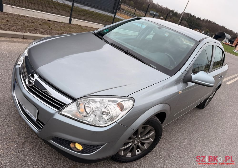 2010' Opel Astra 1.6 Edition photo #4