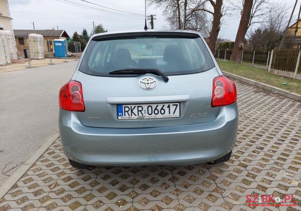 2008' Toyota Auris photo #5