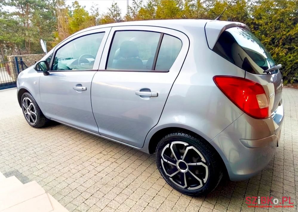 2009' Opel Corsa 1.2 16V Color Edition photo #2
