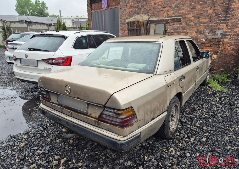 1993' Mercedes-Benz W124 photo #5