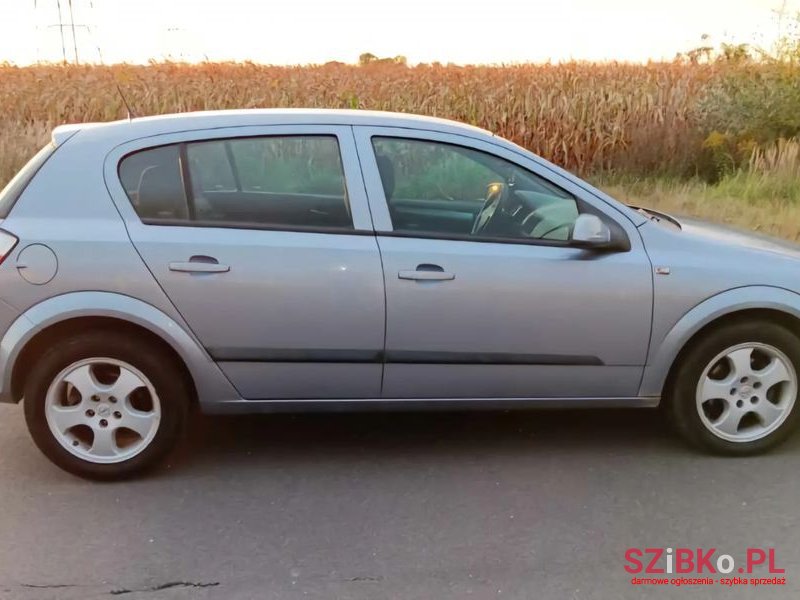 2005' Opel Astra 1.7 Cdti photo #2