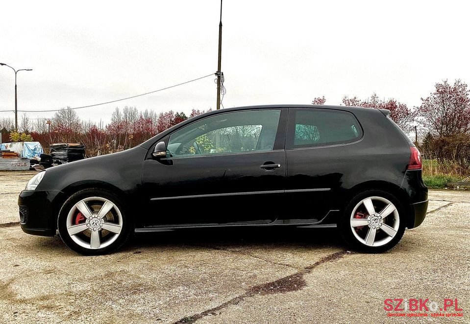 2005' Volkswagen Golf photo #4
