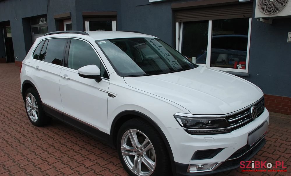 2016' Volkswagen Tiguan photo #3