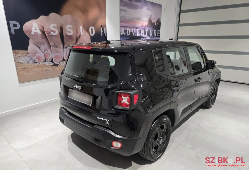 2016' Jeep Renegade photo #5