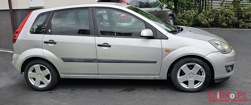 2006' Ford Fiesta 1.6 Tdci Ghia photo #6