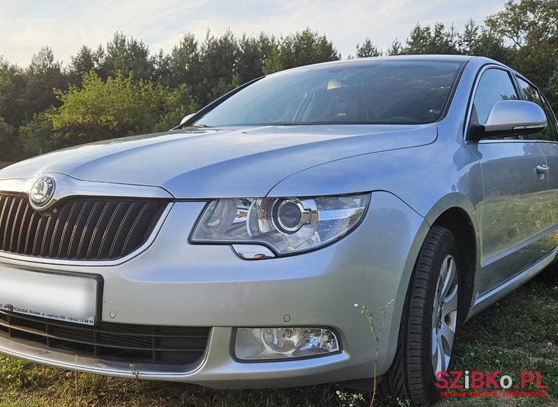 2013' Skoda Superb 2.0 Tdi Ambition photo #2