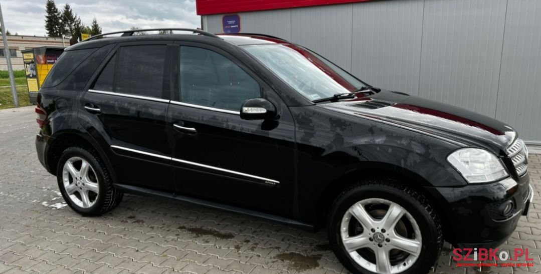 2008' Mercedes-Benz Ml photo #3