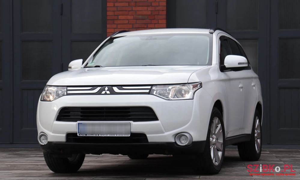 2013' Mitsubishi Outlander photo #2