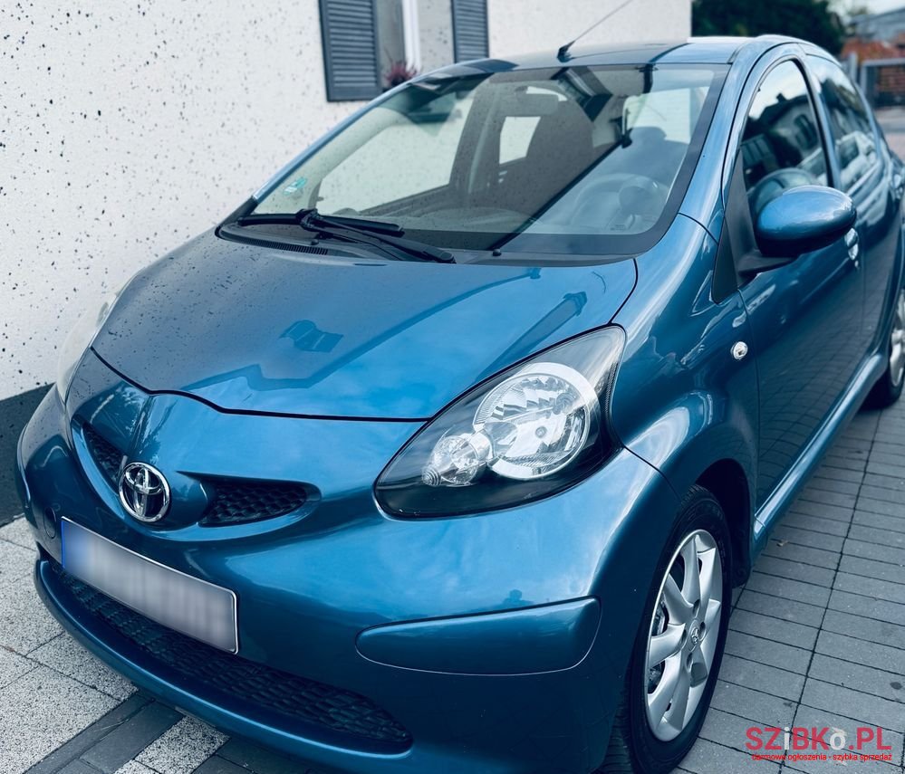2009' Toyota Aygo Coolblue photo #1