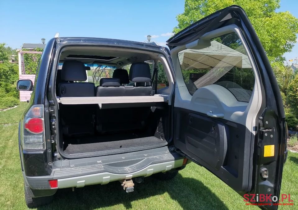 2007' Mitsubishi Pajero photo #6