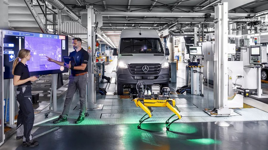 Як робособаки допомагають у виробництві Mercedes-Benz Sprinter
