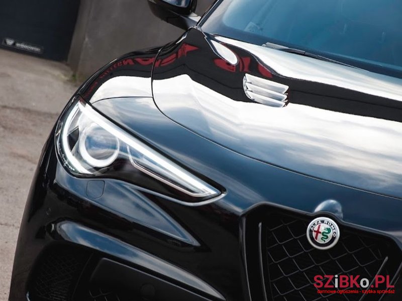 2021' Alfa Romeo Stelvio photo #4