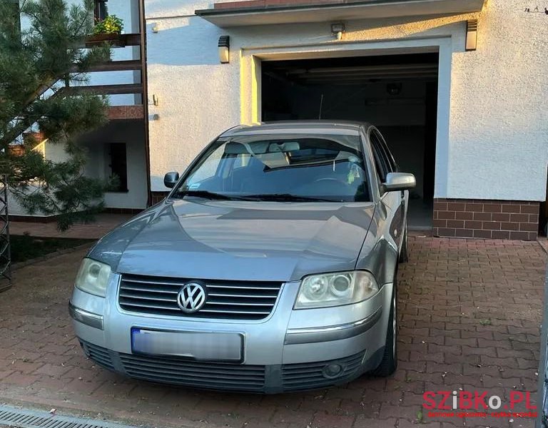 2001' Volkswagen Passat photo #2
