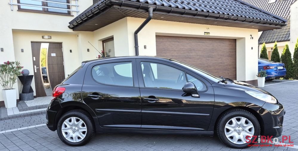 2011' Peugeot 207 1.4 Trendy photo #2