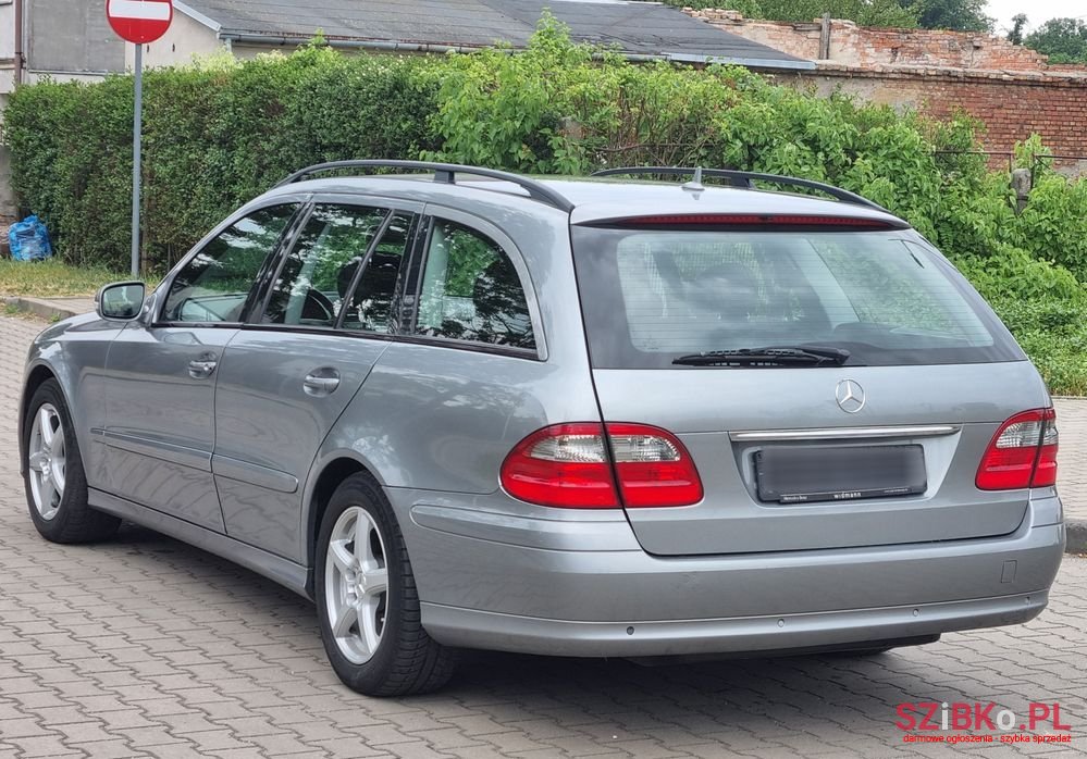 2008' Mercedes-Benz E-Class 220 T Cdi photo #5