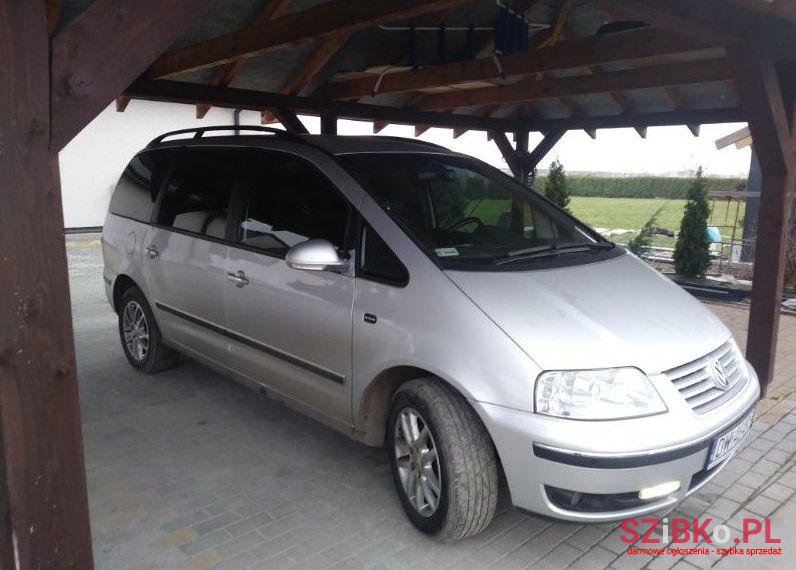 2009' Volkswagen Sharan photo #1