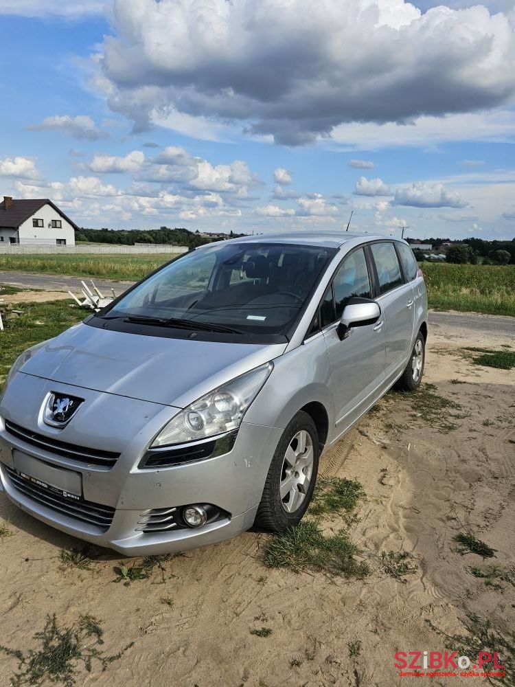 2010' Peugeot 5008 photo #1