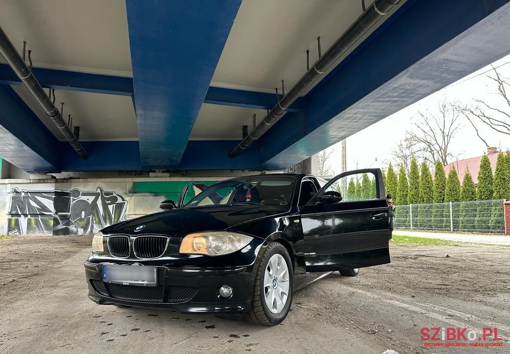 2005' BMW 1 Series 116I photo #2