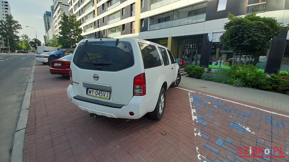 2011' Nissan Pathfinder photo #3