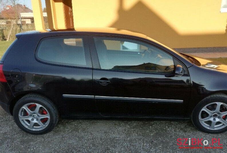 2005' Volkswagen Golf photo #3