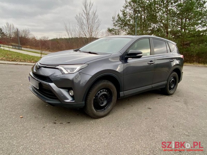 2018' Toyota RAV4 2.0 Premium 4X4 photo #3