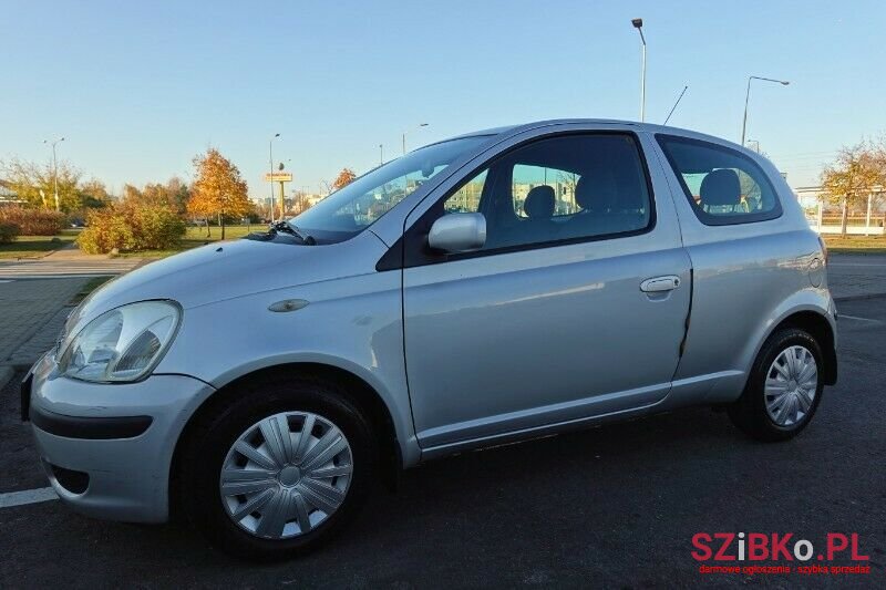 2004' Toyota Yaris photo #2