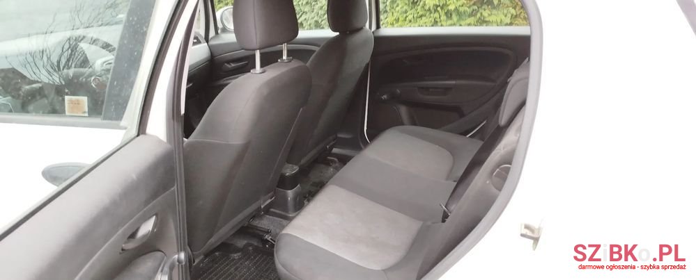 2012' Fiat Punto photo #6