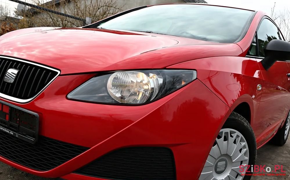 2010' SEAT Ibiza photo #2