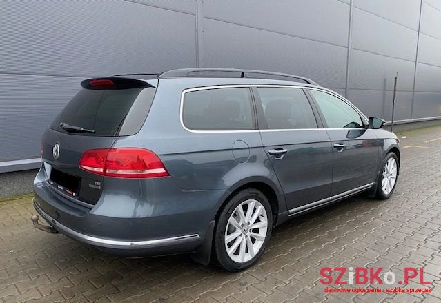 2011' Volkswagen Passat photo #4