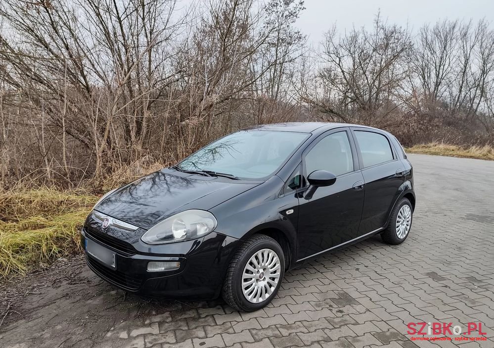 2011' Fiat Punto Evo photo #2