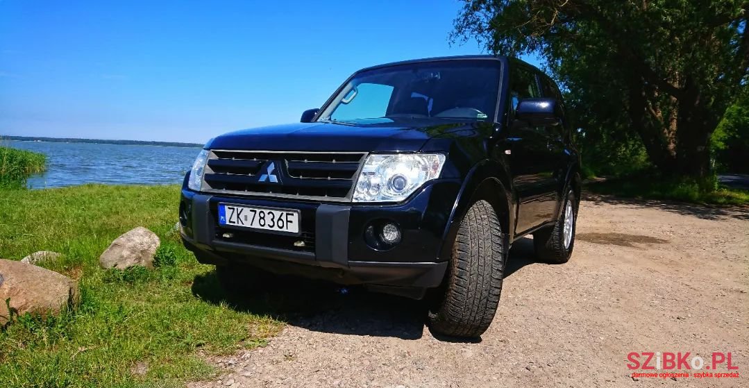 2007' Mitsubishi Pajero photo #1