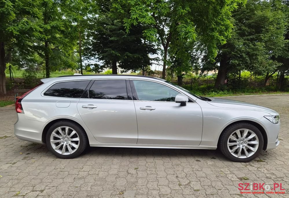 2022' Volvo V90 B4 D Awd Momentum Pro photo #3