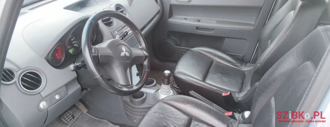 2005' Mitsubishi Colt photo #5