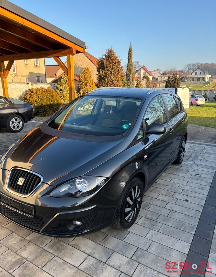 2010' SEAT Altea XL photo #1