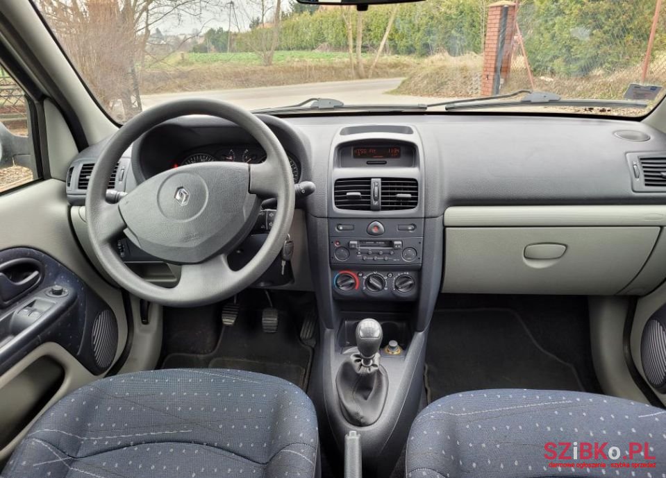 2001' Renault Clio photo #3