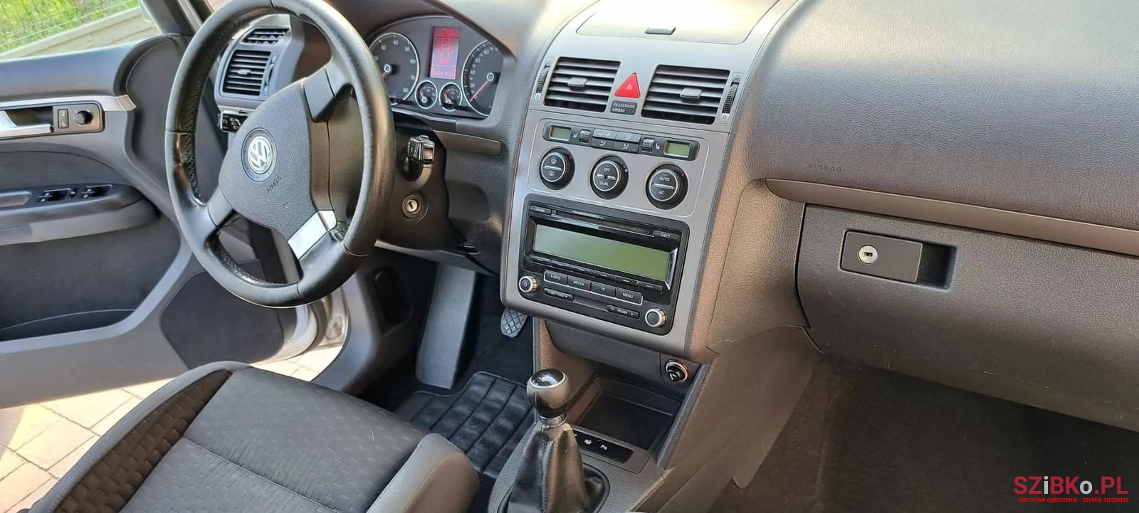 2008' Volkswagen Touran photo #2