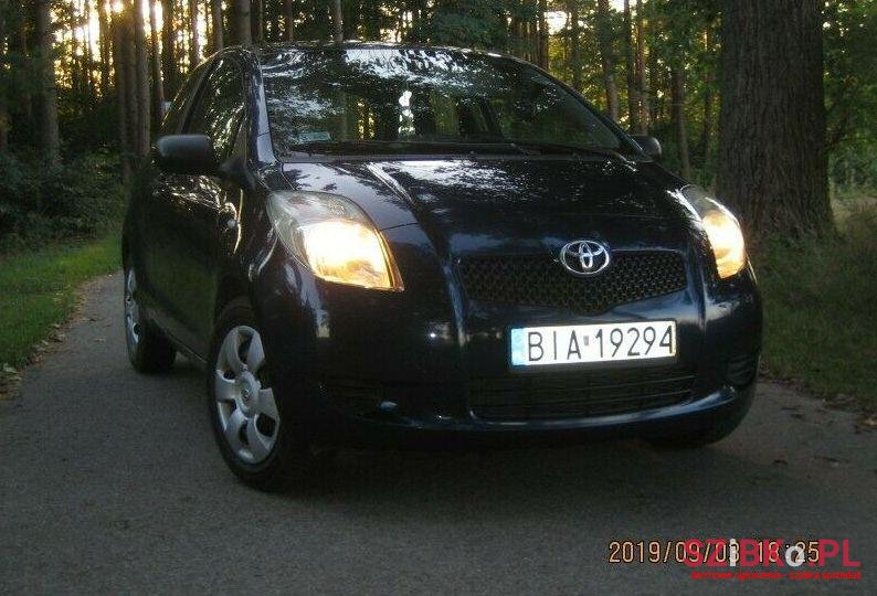 2007' Toyota Yaris photo #2