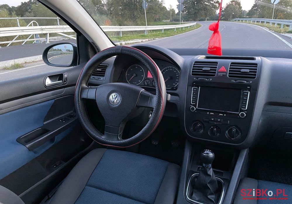 2007' Volkswagen Golf photo #5