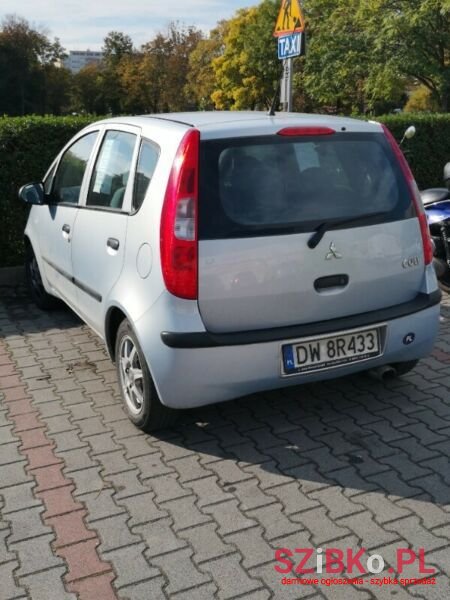 2005' Mitsubishi Colt photo #2