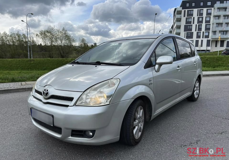 2004' Toyota Corolla Verso photo #4