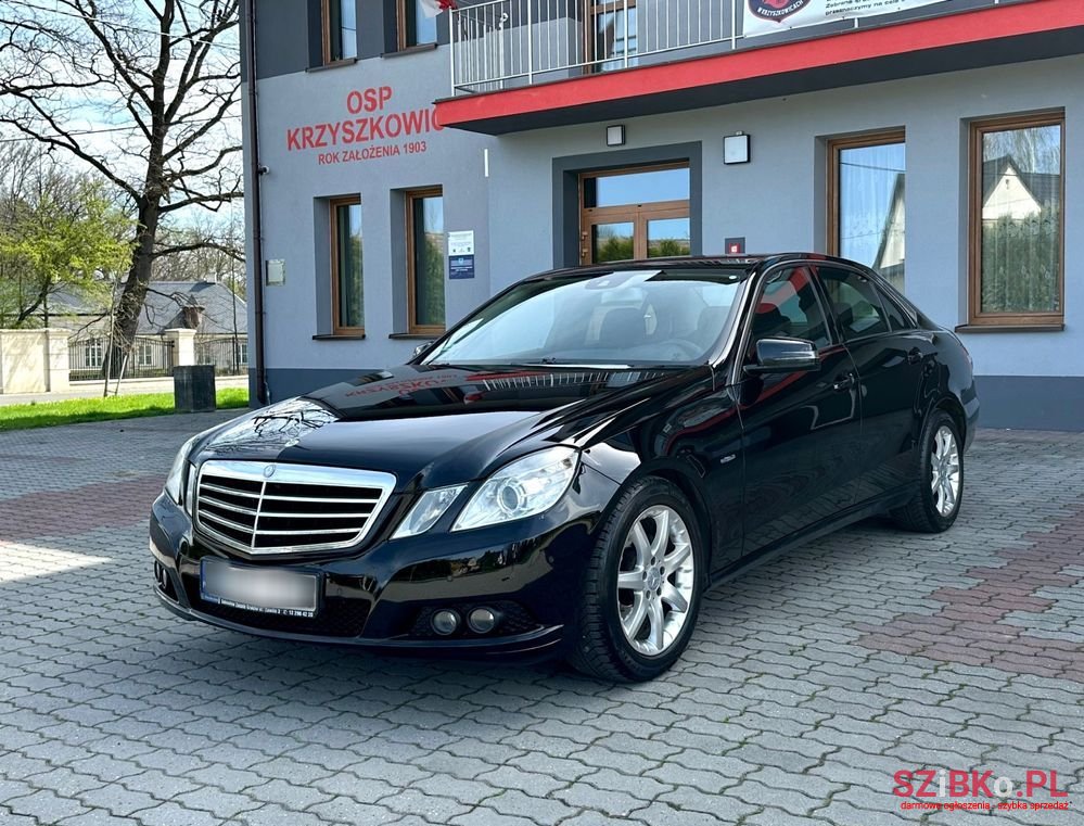 2011' Mercedes-Benz E-Class 220 photo #2