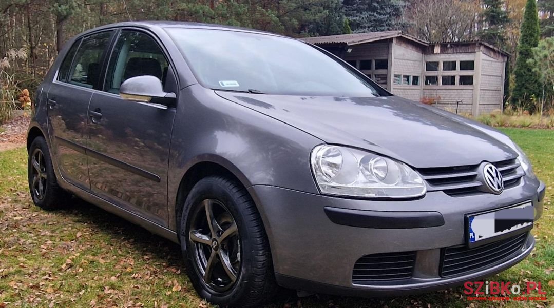 2005' Volkswagen Golf photo #2
