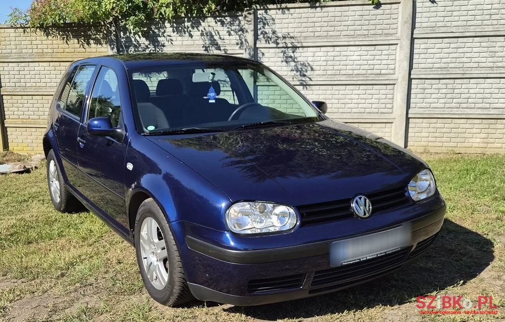 2002' Volkswagen Golf photo #2
