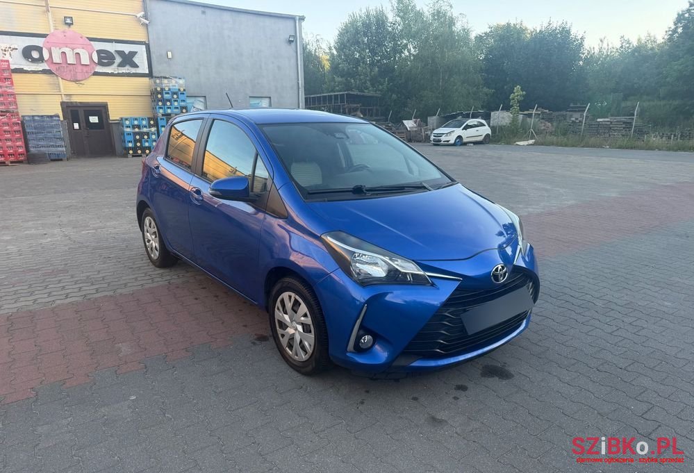 2019' Toyota Yaris 1.5 Premium photo #2