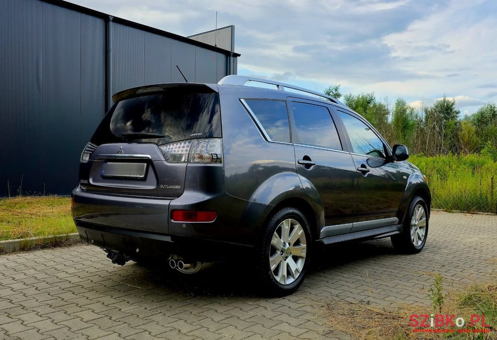 2008' Mitsubishi Outlander photo #2