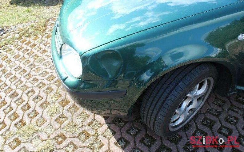 2003' Volkswagen Golf photo #5