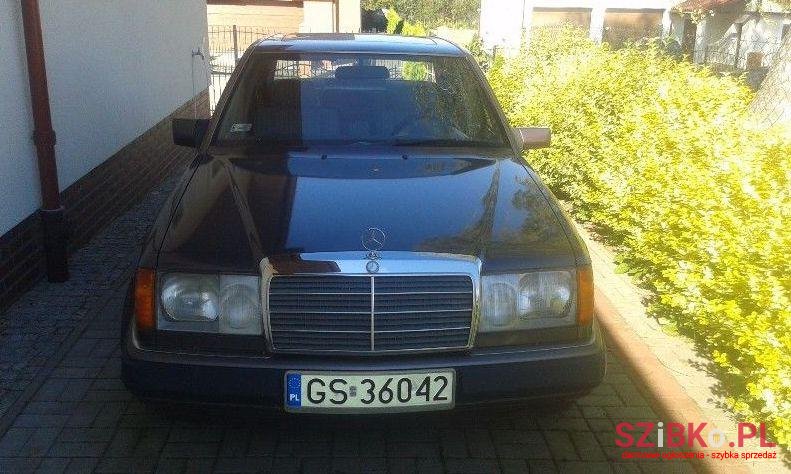 1992' Mercedes-Benz 124 photo #1