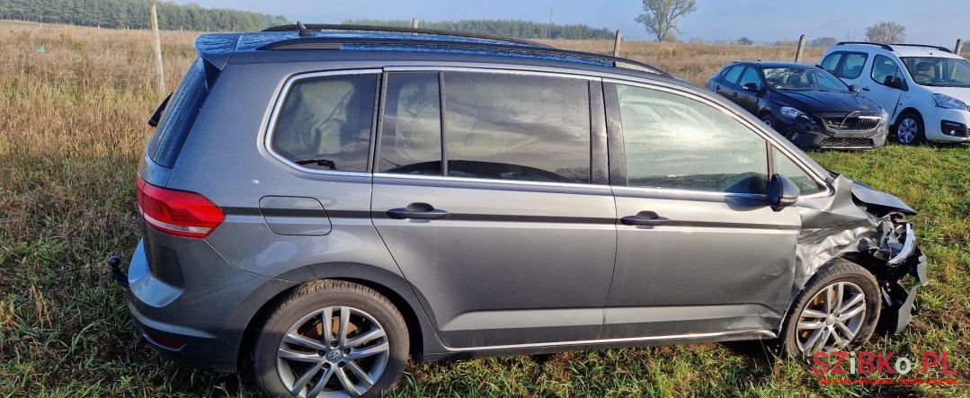 2018' Volkswagen Touran photo #6